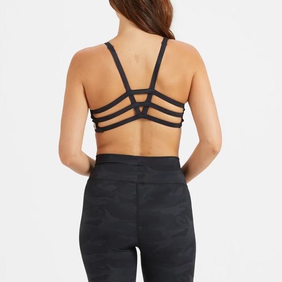 NWOT Vuori Women’s Yosemite Bra in Black Camo Various Sizes - Picture 2 of 9